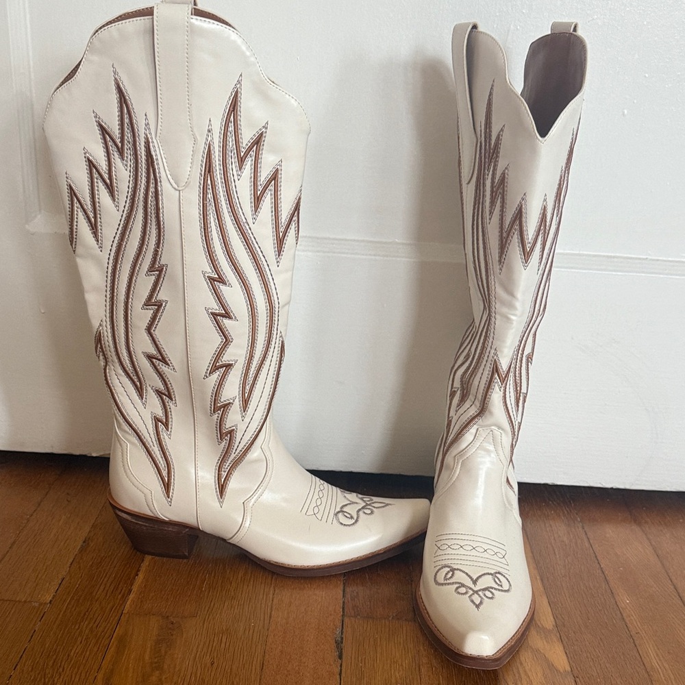 Cream Western-Style Women's Cowboy Boots - Picture 3 of 4